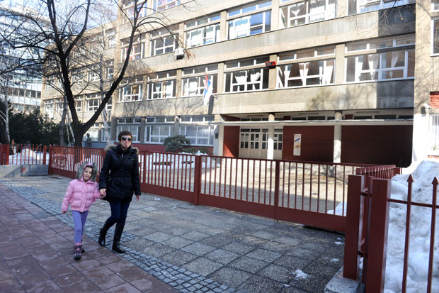 Забринути што осуђеници деци љуште кромпир?!